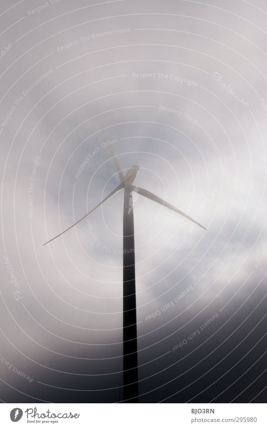Trübe Aussichten Maschine Technik & Technologie Fortschritt Zukunft Energiewirtschaft Erneuerbare Energie Windkraftanlage Energiekrise Umwelt Luft Himmel Wolken