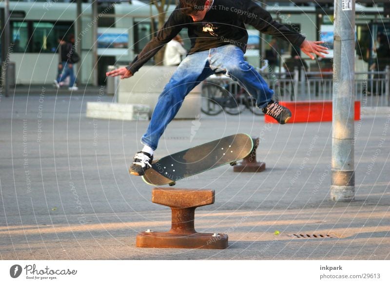 Jump Poller Mann springen Sport Skateboarding Station Rolle