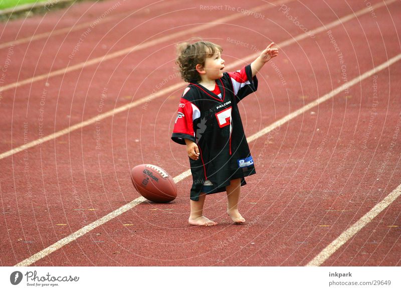 Go, Go, Go American Football Sport Junge Aschbahn zeigen Jersey Linie Rasen