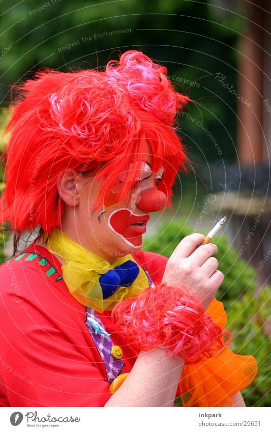 Rauchende Clowns Zigarette rauchend Perücke Denken Freude Nase Karneval