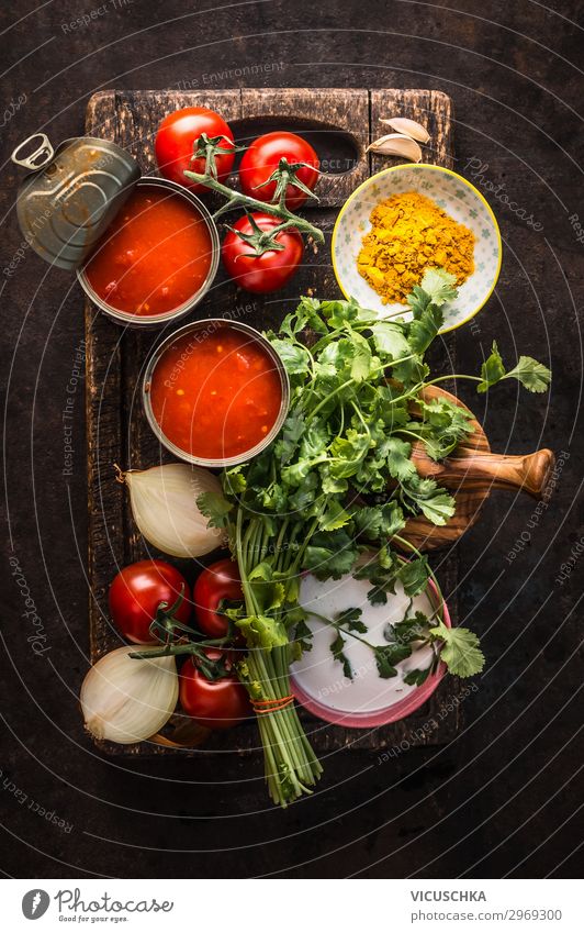 Frische Zutaten für Tomatensuppe Lebensmittel Gemüse Ernährung Mittagessen Geschirr Design Gesunde Ernährung Tisch Küche Restaurant Essen zubereiten