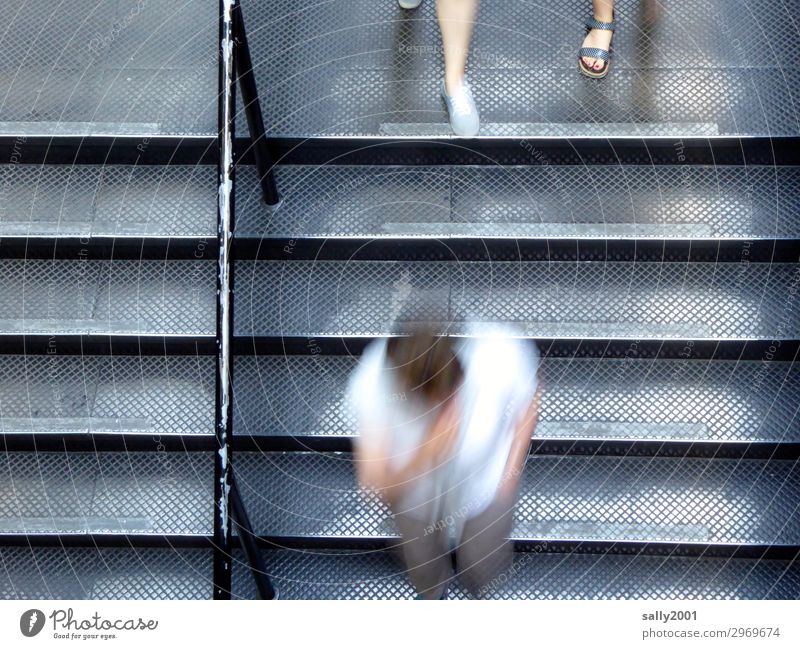 rush hour... Mensch 3 Treppe rennen Bewegung Zusammensein Geschwindigkeit trist Stadt grau Stress Nervosität Business Entschlossenheit modern Wege & Pfade Zeit