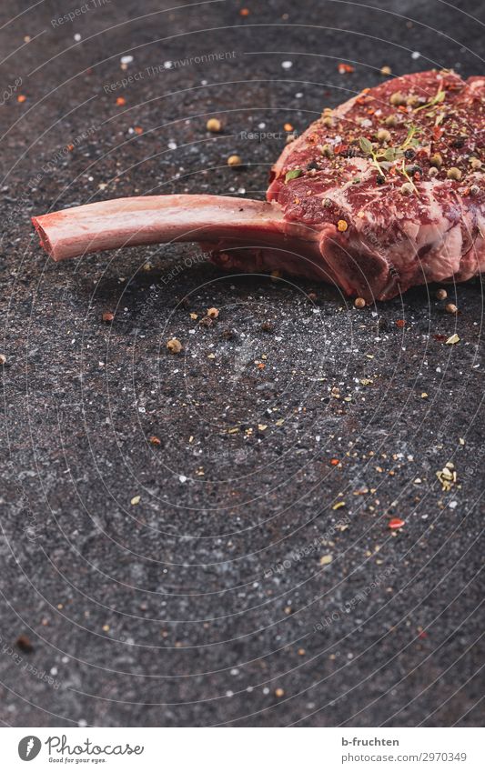 rohes Stück Fleisch Lebensmittel Ernährung Bioprodukte Gesunde Ernährung Küche Arbeit & Erwerbstätigkeit kaufen genießen liegen frisch Rindfleisch Steak