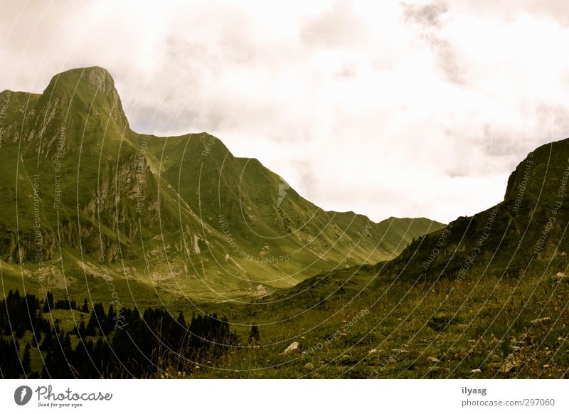 Gurnigel Landschaft Erde Horizont Sommer Wetter Gras Hügel Felsen Alpen Berge u. Gebirge Schlucht atmen träumen frei Unendlichkeit saftig wild weich grün ruhig