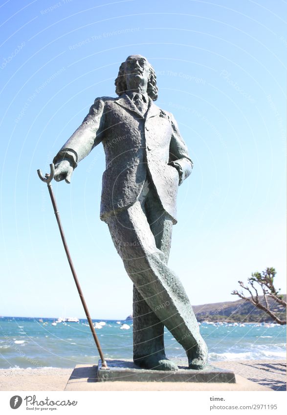 Katalanischer Wettertrotz (II) maskulin Mann Erwachsene 1 Mensch Kunst Künstler Skulptur Himmel Horizont Schönes Wetter Küste Strand Meer Mittelmeer Cadaques