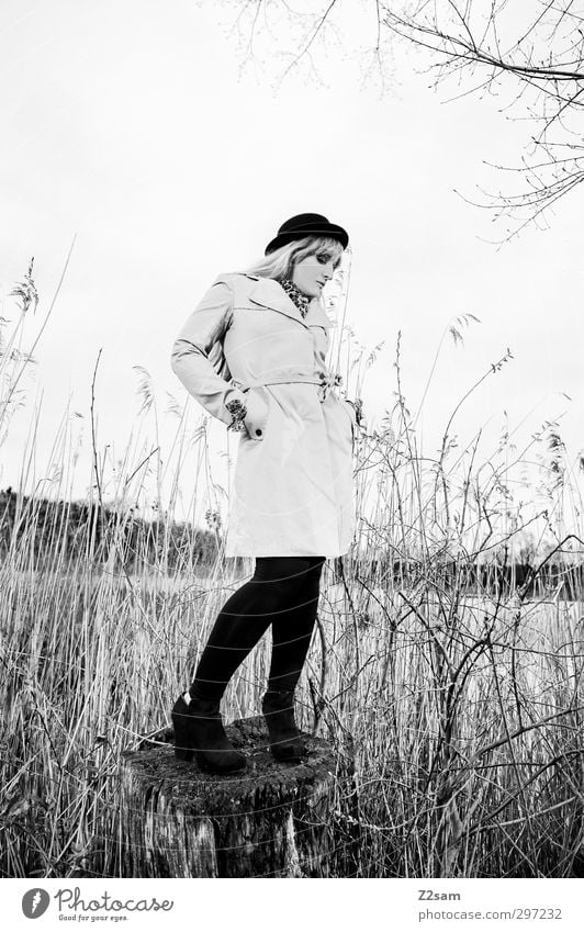 SPRING 2013 elegant Stil feminin Junge Frau Jugendliche Mensch 18-30 Jahre Erwachsene Landschaft Frühling Baum Sträucher Seeufer Mode Mantel Accessoire
