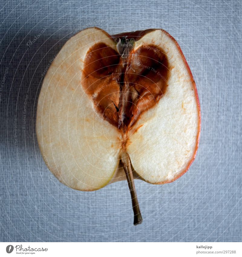 liebeskummer Lebensmittel Apfel Zeichen Herz Liebe Gehäuse verfaulen betrügen herzförmig ungenießbar Vitamin Gesundheit alt Herzinfarkt Liebeskummer Krankheit