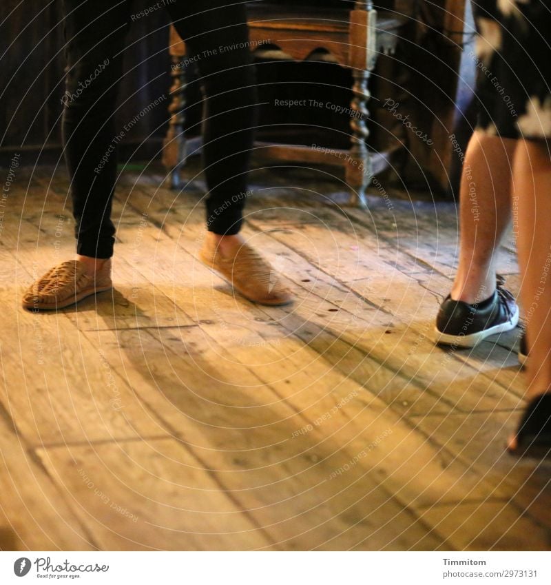 Dancing In The Barn Ferien & Urlaub & Reisen Mensch Beine Fuß Tanzen Großbritannien Scheune Hose Schuhe Holz Bewegung einfach braun schwarz Gefühle Lebensfreude