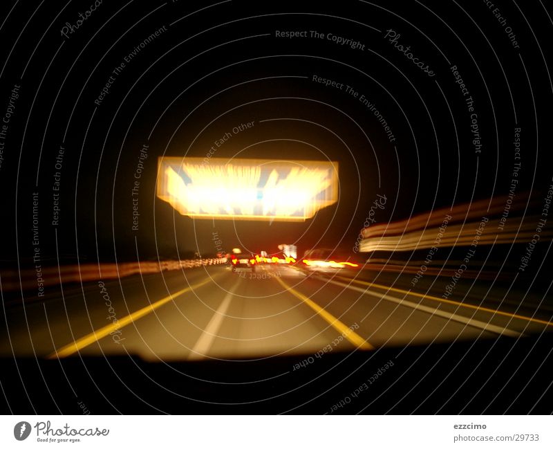 Autobahn #1 Fahrzeug fahren Nacht Schilder & Markierungen Belichtung Geschwindigkeit Fahrer Verkehr Ferien & Urlaub & Reisen