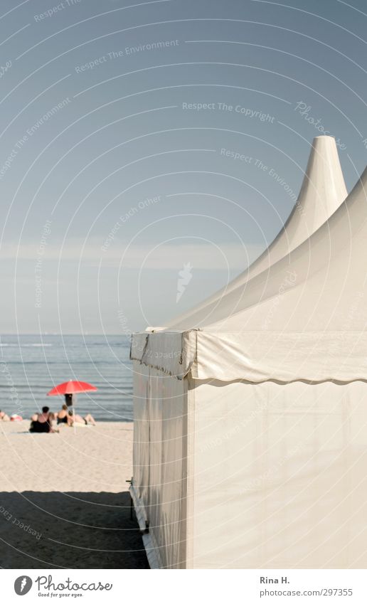 Am Meer Ferien & Urlaub & Reisen Tourismus Ausflug Sommer Sommerurlaub Sonnenbad Strand Mensch 3 Himmel Horizont Schönes Wetter hell Lebensfreude Erholung Zelt