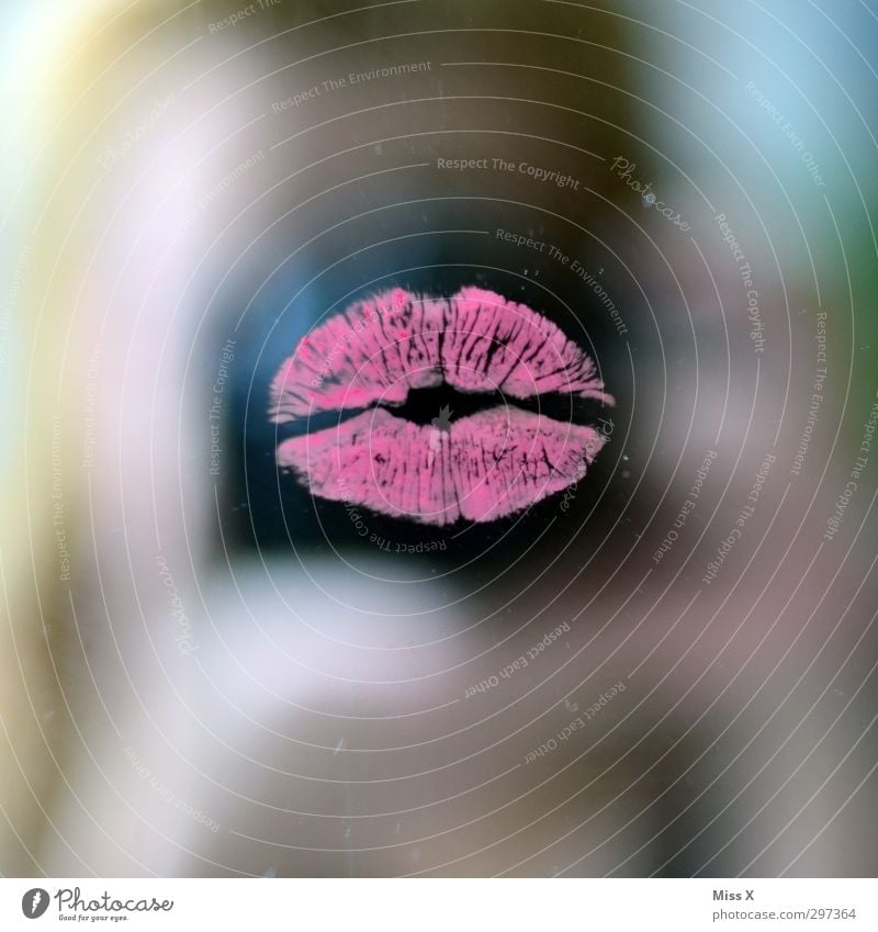 Küsschen und Hallo schön Lippenstift feminin Mund Küssen rosa Gefühle Liebe Verliebtheit Romantik Begierde Lust Liebesaffäre Kussmund Farbfoto Nahaufnahme
