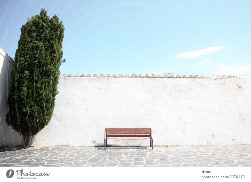 relaxing zone Bank Himmel Frühling Baum Cadaques Katalonien Spanien Platz Mauer Wand Fliesen u. Kacheln Erholung Romantik Gelassenheit geduldig ruhig Ausdauer