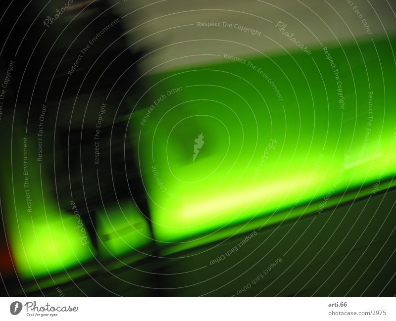 Neon grün Schaufenster Neonlicht Nacht Unschärfe Lomografie vwerwischt leuchten
