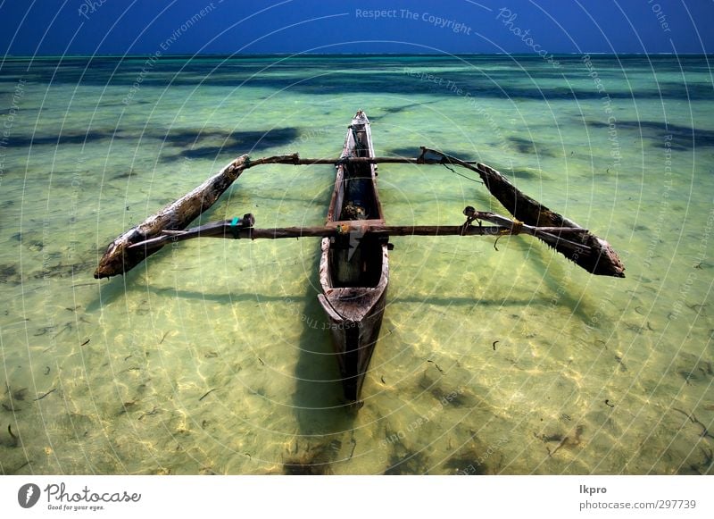ein Boot im Meer von Madagaskar Ferien & Urlaub & Reisen Tourismus Ausflug Abenteuer Sonne Wassersport tauchen Natur Landschaft Strand Bucht Indischer Ozean