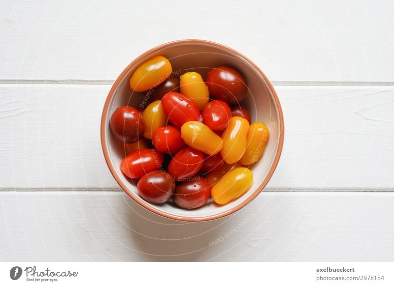 heirloom cherry tomatoes - Tomaten in Schüssel Lebensmittel Gemüse Frucht Ernährung Vegetarische Ernährung Gesunde Ernährung trendy mehrfarbig gelb rot