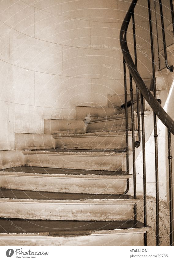 l'escalier historisch Treppe sephia Geländer aufwärts