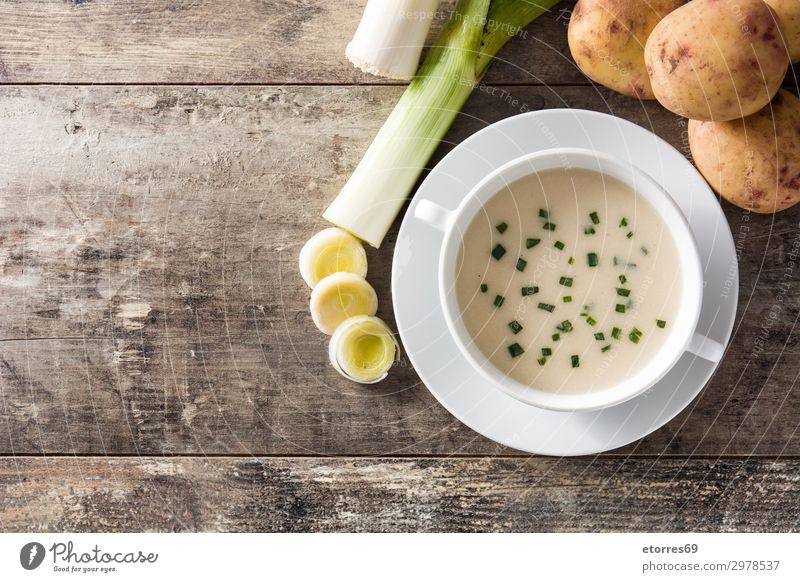 Französische Vichyssous-Suppe in der Schüssel Lebensmittel Gemüse Eintopf Kräuter & Gewürze Ernährung Vegetarische Ernährung Diät Getränk Schalen & Schüsseln