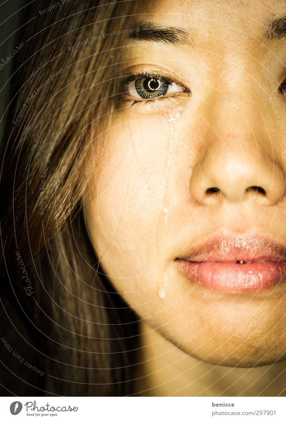 tear of fear Frau Mensch weinen Traurigkeit Tränen Trauer Tropfen Gesicht Asiate Asien Chinesisch Chinese Südostasien Porträt Nahaufnahme Auge