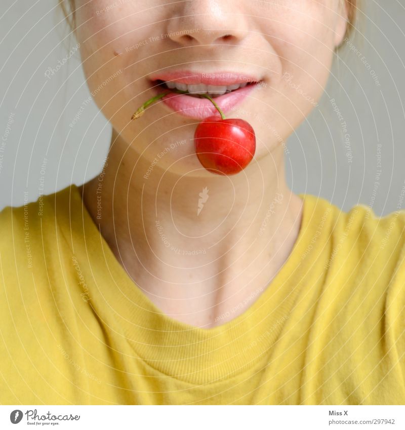 Kirschmund Lebensmittel Frucht Ernährung Essen Bioprodukte Vegetarische Ernährung Diät Mensch feminin Junge Frau Jugendliche Gesicht Mund Lippen 1 18-30 Jahre