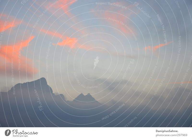 Drachenspitze im Nebel Luft Himmel Wolken Sonnenaufgang Sonnenuntergang Berge u. Gebirge Horizont kalt Farbenspiel Nebellandschaft Naturphänomene Drachenwand
