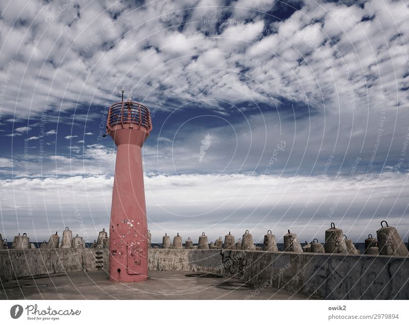 Mole, kühl Himmel Wolken Kolberg Kolobrzeg Polen Osteuropa Kleinstadt Hafenstadt Turm Beton Metall stehen fest Sicherheit Leuchtturm Uferbefestigung schwer