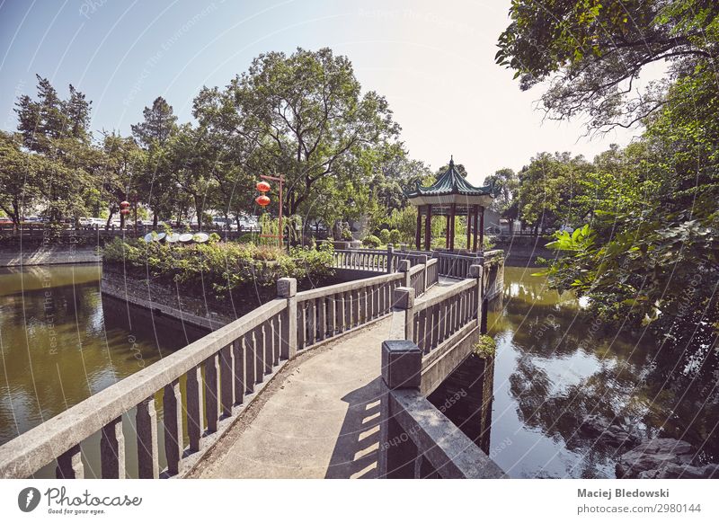 Retro getontes Bild eines Parks in Guilin, China Meditation Ferien & Urlaub & Reisen Tourismus Ausflug Sightseeing Garten Teich Brücke Architektur alt Dekadenz