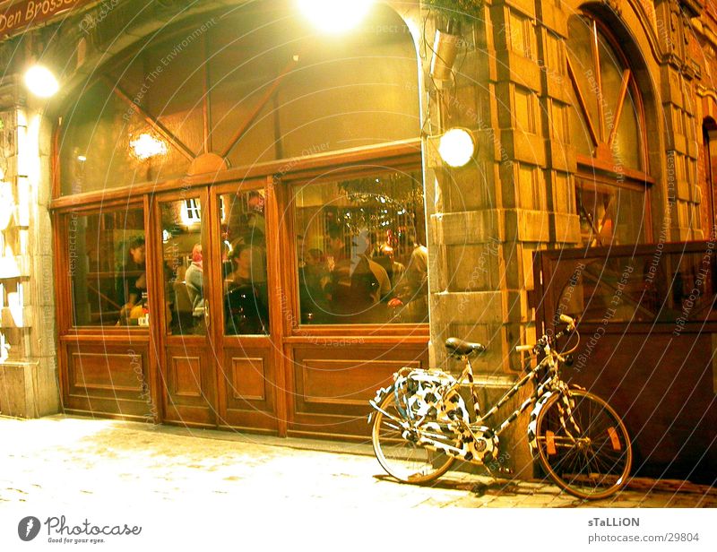 das rad Fahrrad Zebra Gastronomie Café gemütlich Nacht Club Party Kneipe Looven bei Brüssel Uni-Stadt Partygast