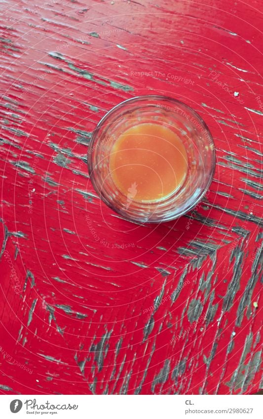 multivitaminsaft Getränk Erfrischungsgetränk Saft Glas Gesunde Ernährung Holz ästhetisch einfach Flüssigkeit Gesundheit lecker retro rund orange rot genießen