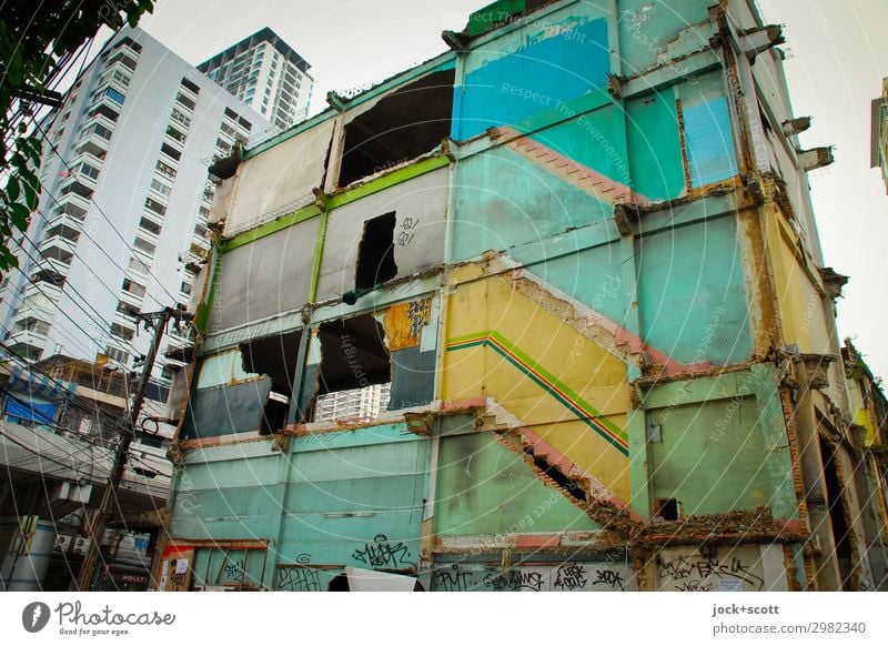 weg & hin vom Haus in Bangkok Stadtzentrum Ruine Stadthaus Wand Demontage kaputt Endzeitstimmung Verfall Vergänglichkeit Wandel & Veränderung Abrissgebäude