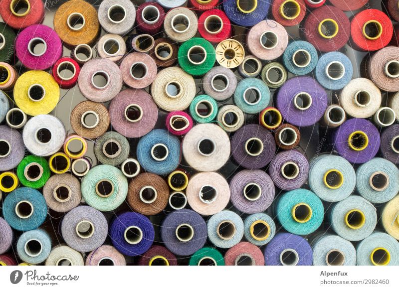 Rollig Garnspulen Nähgarn Zusammensein lustig mehrfarbig Partnerschaft bizarr chaotisch Farbe Kapitalwirtschaft kaufen Kommunizieren kompetent Kunst Netzwerk