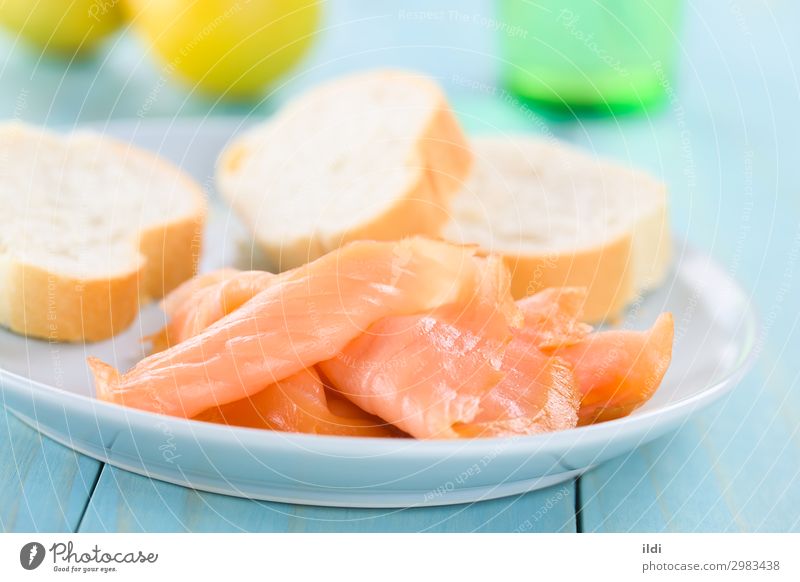 Geräucherte Lachsscheiben Fisch Meeresfrüchte Frühstück Gesundheit Lebensmittel geräuchert Scheibe aufgeschnitten Feinschmecker Delikatesse Snack Baguette