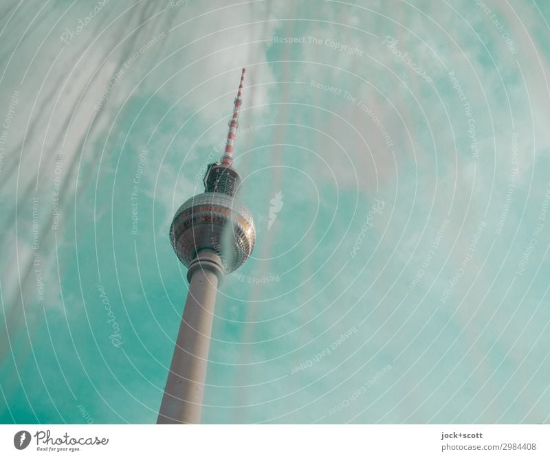 Grün ist das neue Blau Himmel Wolken Schönes Wetter Berlin-Mitte Turm Sehenswürdigkeit Berliner Fernsehturm Fensterscheibe Streifen dreckig hoch Originalität