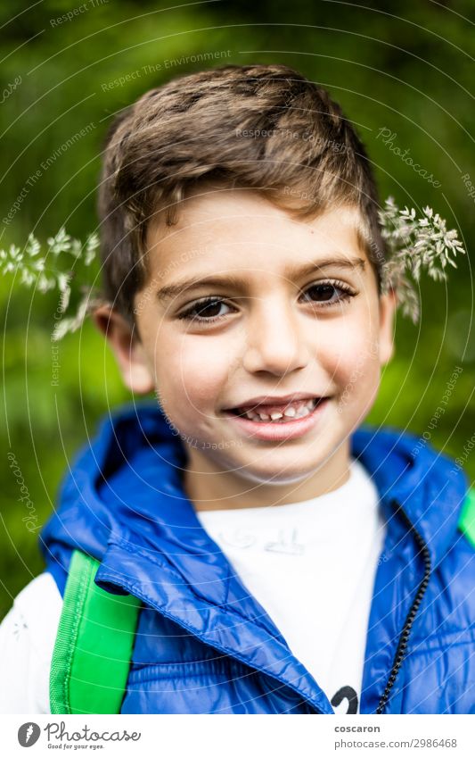 Schöner Junge mit Blumen in den Ohren Lifestyle Freude Glück schön Ferien & Urlaub & Reisen Ausflug Abenteuer wandern Kind Schule Mensch Kleinkind Kindheit 1