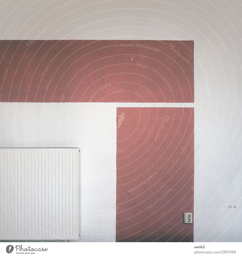 Von der Tapete bis zur Wand Mauer Quader Farbfeld Steckdose Heizkörper Metall Kunststoff eckig einfach rot weiß Farbfoto Innenaufnahme Detailaufnahme abstrakt