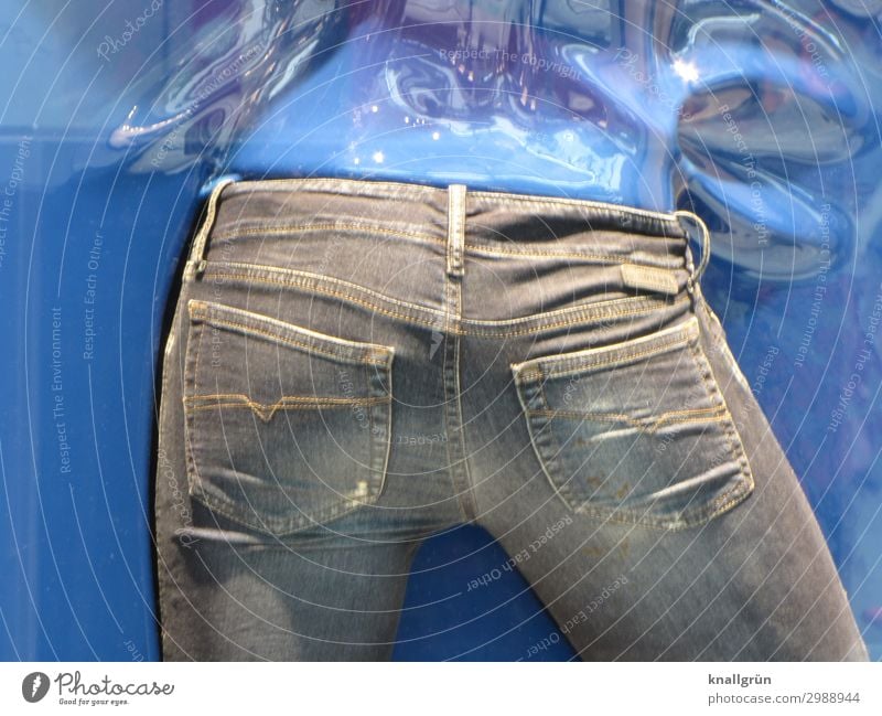 Knackarsch Mensch maskulin Mann Erwachsene Gesäß 1 Jeanshose Kommunizieren ästhetisch Erotik blau grau Gefühle Mode figurbetont Farbfoto Innenaufnahme