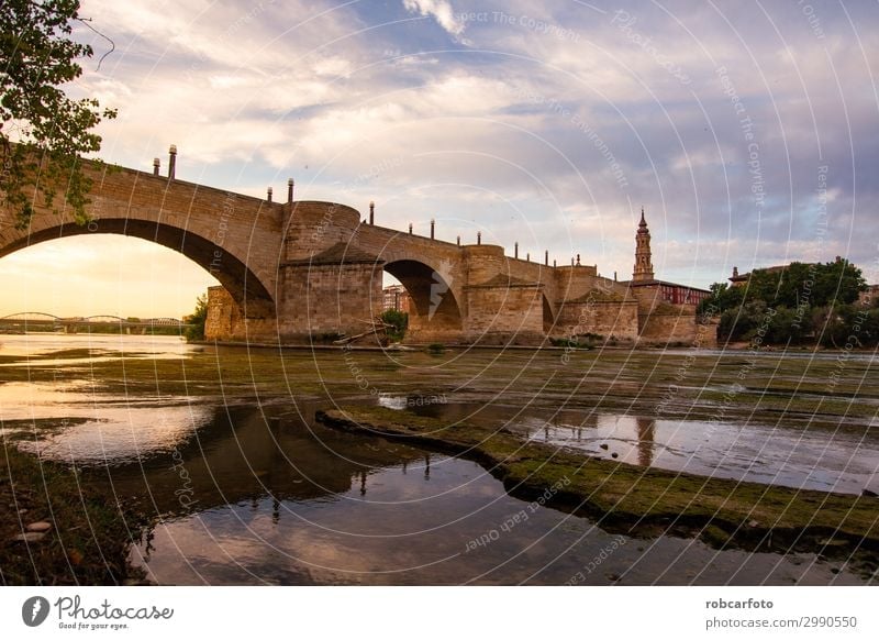 Ebro-Fluss durch Zaragoza Ferien & Urlaub & Reisen Tourismus Kultur Landschaft Himmel Kirche Platz Brücke Gebäude Architektur Denkmal Stein alt historisch
