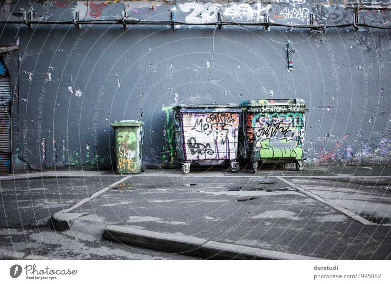 undichter Straßenabfall Kunst Künstler Maler Kunstwerk Gemälde Kleinstadt Stadt Hauptstadt Hafenstadt Stadtzentrum Sehenswürdigkeit leake Straße Graffiti