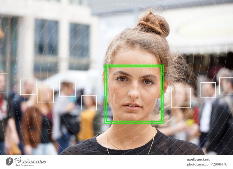 Automatische Gesichtserkennung in Menschenmasse gesichtserkennung Künstliche Intelligenz Überwachung Menschenmenge Überwachungsstaat Überwachungskamera