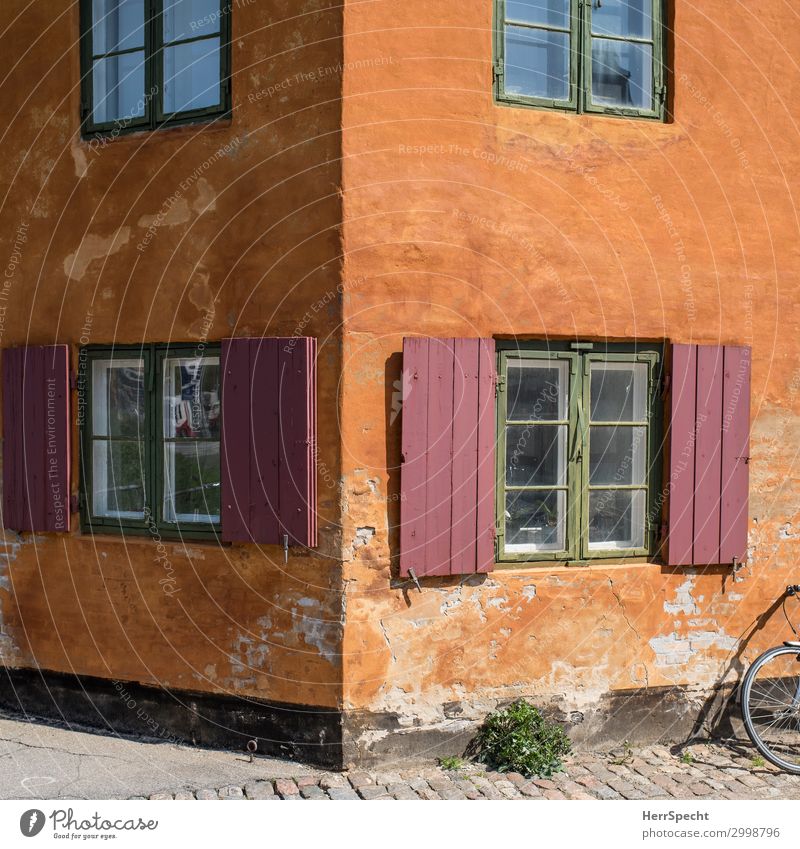 Nice Corner Sightseeing Städtereise Häusliches Leben Wohnung Kopenhagen Altstadt Haus Bauwerk Gebäude Architektur Mauer Wand Fenster Fahrrad alt ästhetisch