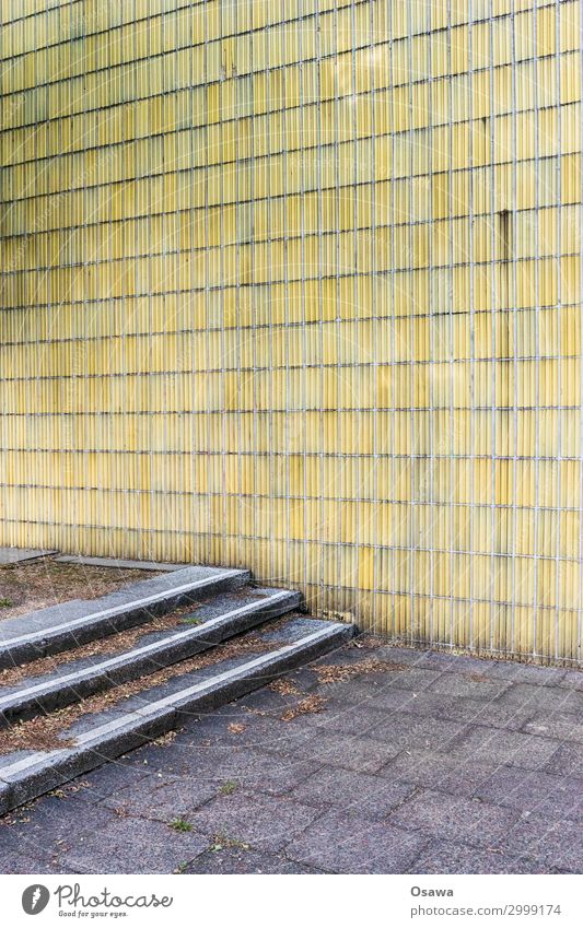 ///\ Haus Bauwerk Gebäude Architektur Mauer Wand Treppe gelb grau Farbfoto mehrfarbig Außenaufnahme Menschenleer Textfreiraum links Textfreiraum rechts