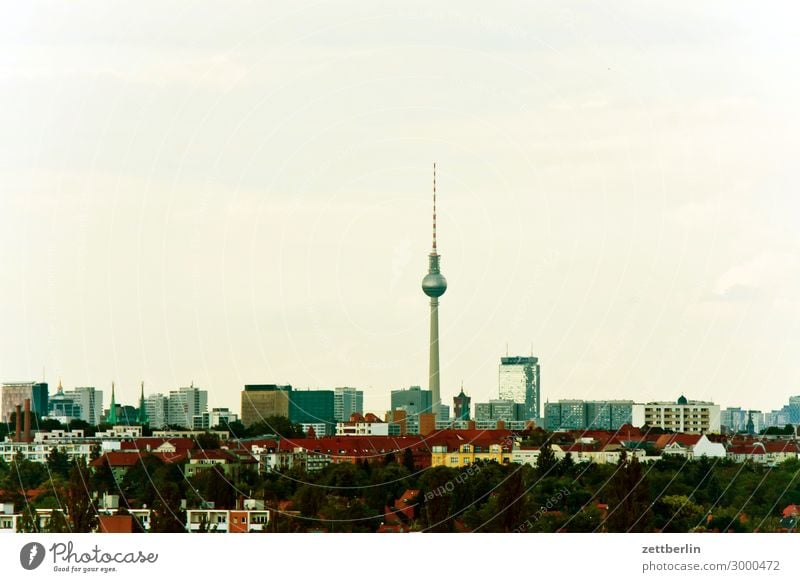 Fernsehturm am Horizont Alexanderplatz Aussicht Berlin Deutschland Ferne Berliner Fernsehturm Großstadt Himmel Himmel (Jenseits) Menschenleer Potsdamer Platz