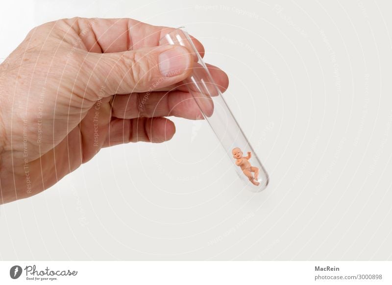 Retortenbaby Wissenschaften Mensch Baby Neugier gefährlich falsch Fertilisation untersuchen Laborgeräte Reagenzglas Symbole & Metaphern Hand Studioaufnahme
