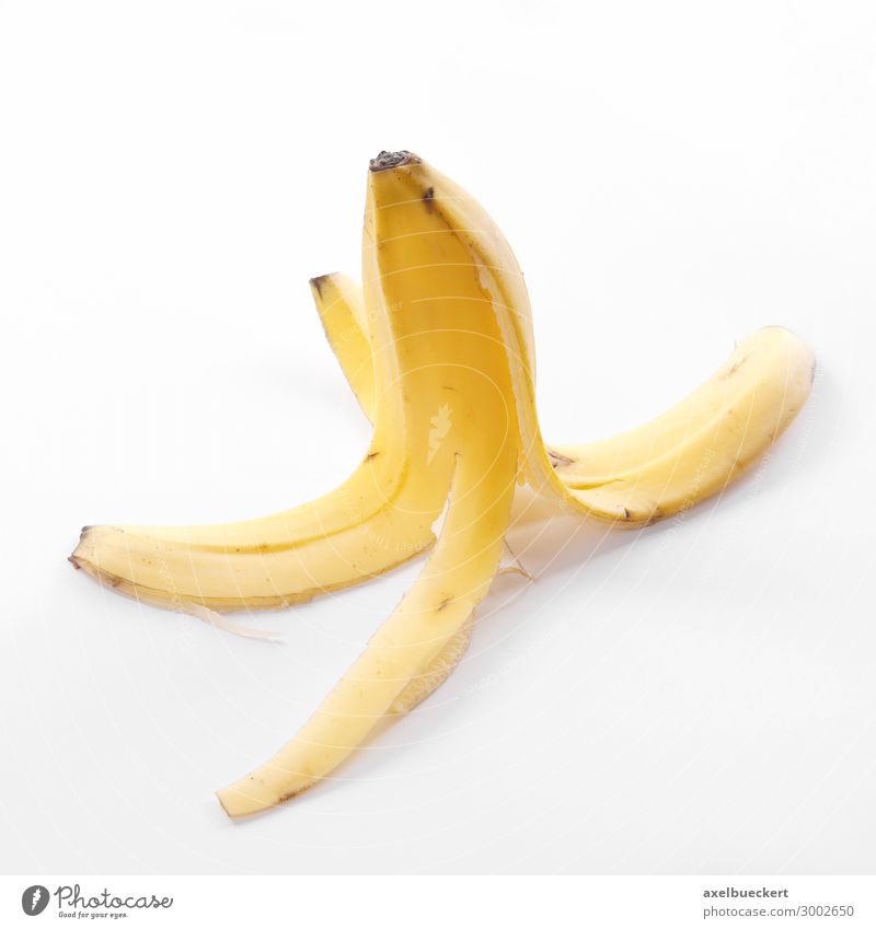 Bananenschale Lebensmittel Frucht Ernährung Vegetarische Ernährung gelb Symbole & Metaphern ausrutschen Risiko Slapstick wegwerfen Vor hellem Hintergrund
