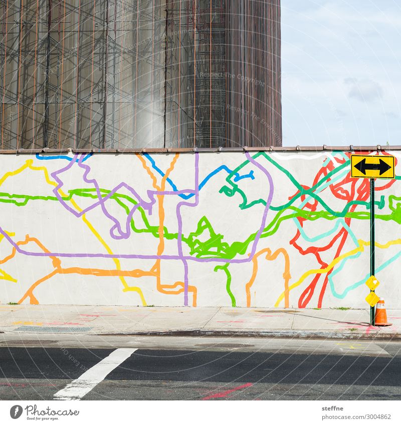 graffiti Stadt Straße Graffiti U-Bahnnetz graphisch Fröhlichkeit Farbfoto mehrfarbig Außenaufnahme Muster Strukturen & Formen Menschenleer Textfreiraum rechts