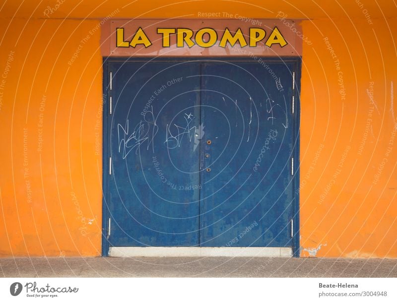 Was mag sich hinter dieser Tür verbergen? Haus Spanien Mauer Wand Fassade Namensschild Sehenswürdigkeit Wege & Pfade Dekoration & Verzierung Schriftzeichen