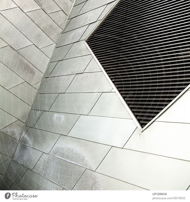 Ein liebes Kind I Lüneburg Menschenleer Haus Industrieanlage Fabrik Gebäude Architektur Fassade Metall Linie Streifen ästhetisch eckig elegant grau schwarz