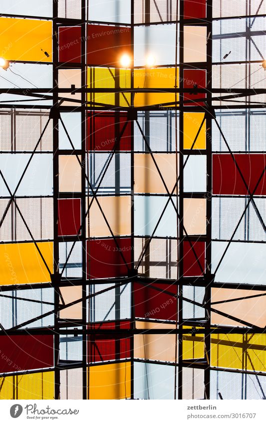 Glasdach von unten Dach Flachdach Mosaik abstrakt Farbe mehrfarbig Muster Design Haus Halle Lagerhalle Schach Schachbrett Froschperspektive Menschenleer