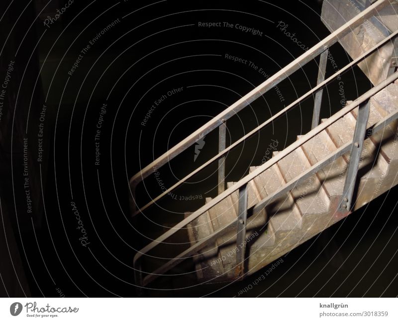 Unterwelt Industrieanlage Treppe Treppengeländer dreckig dunkel historisch grau schwarz Gefühle Neugier Angst gefährlich bedrohlich geheimnisvoll Verfall