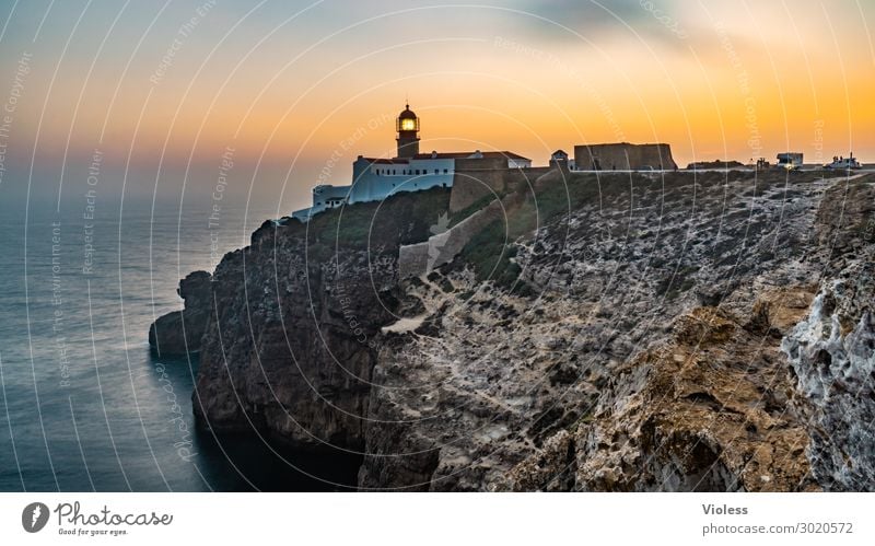 Leuchtturm im Sonnenuntergang Cabo Sao Vincente Sagres Küste Felsküste Vila do Bispo Algarve Portugal Urlaub Reise Ferien & Urlaub & Reisen
