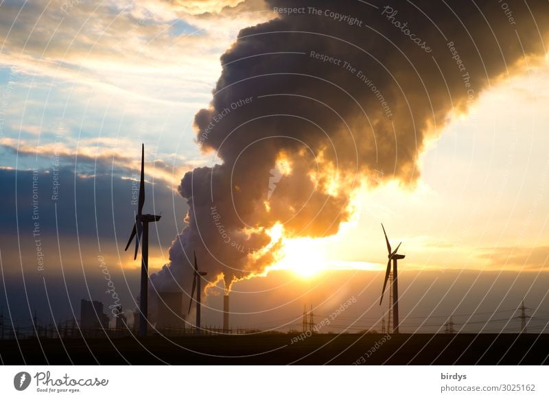 Klimawandelbeschleuniger und Alternativen, Braunkohlenkraftwerk Niederaußem im Gegenlicht Energiewirtschaft Erneuerbare Energie Windkraftanlage Kohlekraftwerk